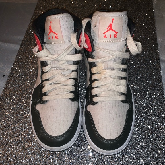 Youth sz Air Jordan 1 - Picture 1 of 3